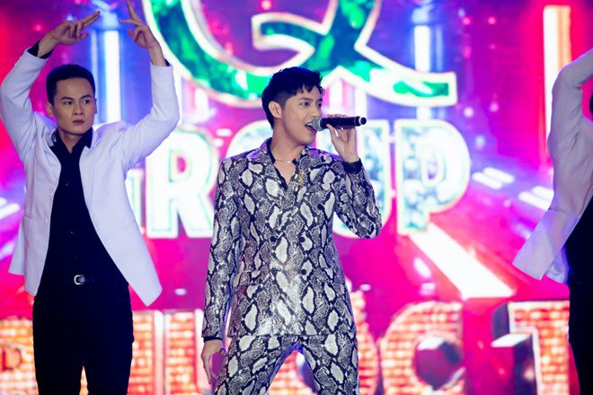 Danh ca Ngọc Sơn amp;#34;sung hết mìnhamp;#34; chúc mừng vợ chồng học trò Đỗ Minh Quân - 6