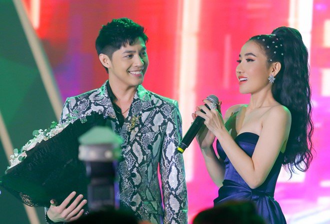 Danh ca Ngọc Sơn amp;#34;sung hết mìnhamp;#34; chúc mừng vợ chồng học trò Đỗ Minh Quân - 7