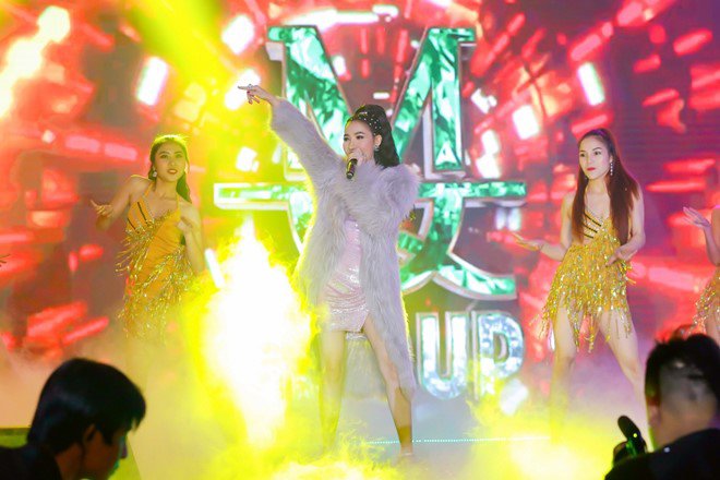 Danh ca Ngọc Sơn amp;#34;sung hết mìnhamp;#34; chúc mừng vợ chồng học trò Đỗ Minh Quân - 8