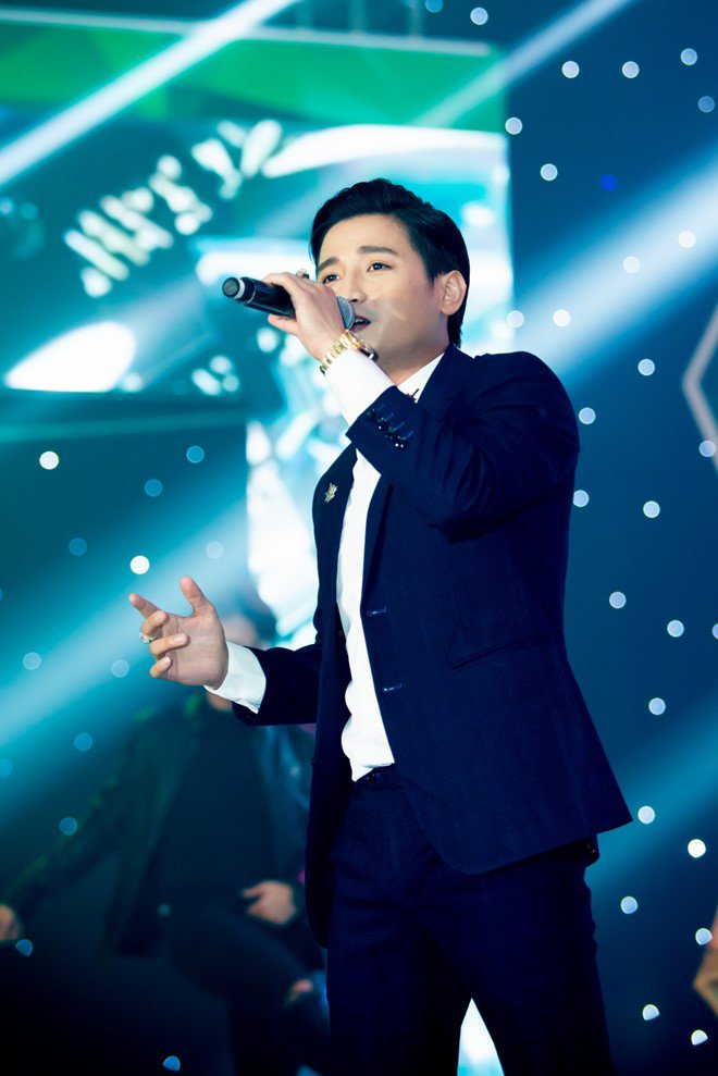 Danh ca Ngọc Sơn amp;#34;sung hết mìnhamp;#34; chúc mừng vợ chồng học trò Đỗ Minh Quân - 18