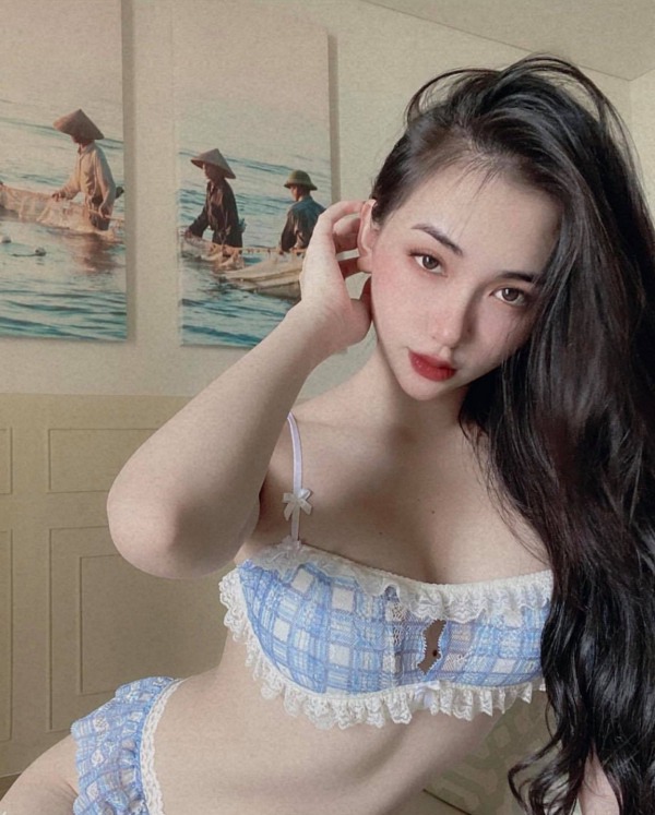 Hot girl Cà Mau khoe vòng một căng tràn với đồ ngủ caro xinh xắn như búp bê lolita - 3