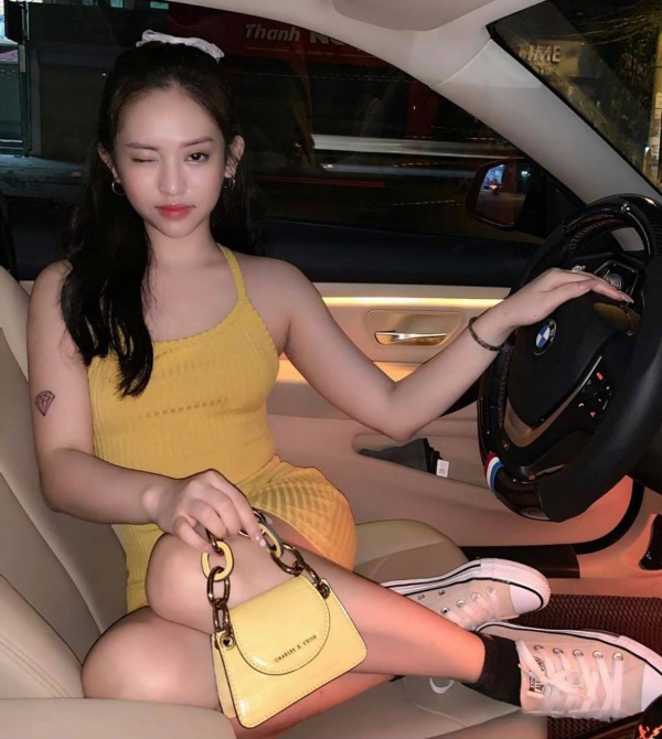 dung hang vay hoa, hot girl thuy vi bi em gai ngoc trinh lan at - 11