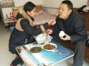 Làm vợ - Kiên trì theo đuổi ông chú 66 tuổi, sau 11 năm cô gái hạnh phúc khi làm vợ người ta