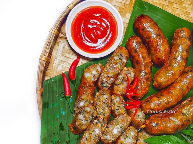 Mát trời học ngay cách làm dồi sụn nướng thơm nức mũi, ngon tê lưỡi của gái đảm HN