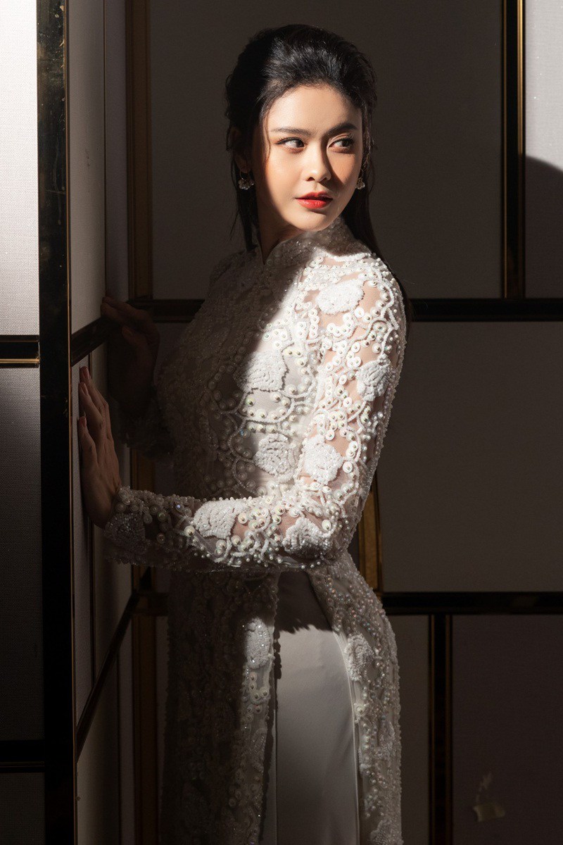 Trong khi đó, Trương Quỳnh Anh tiết lộ bản thân cô tự tin với phần trình diễn của mình dù không phải là người mẫu chuyên nghiệp.
