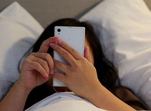 Cô gái ngừng tim trong 3 ngày vì thường xuyên thức khuya dùng điện thoại - 2