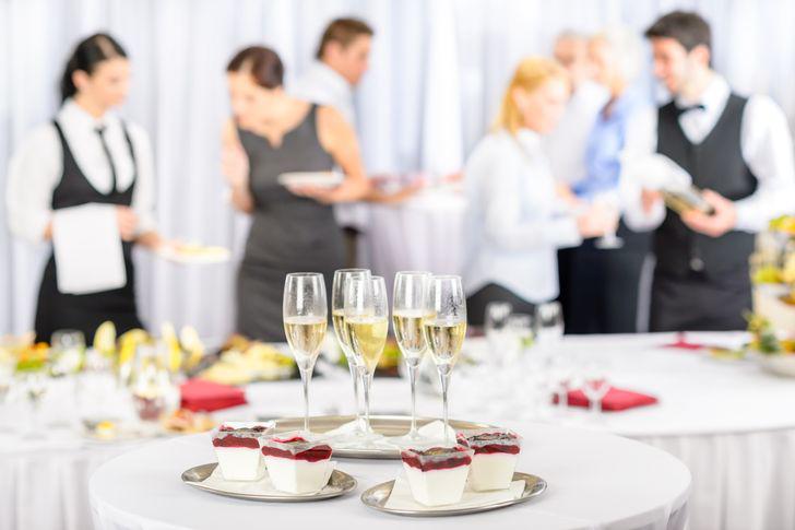 Những quy tắc không ai nói ra nhưng ai cũng cần biết để trở nên văn minh nơi công cộng - 1