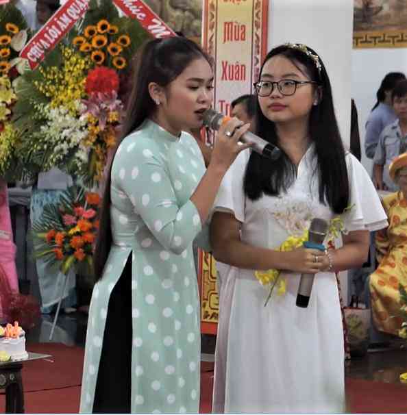 Cả Phương Mỹ Chi và Thiện Nhân đều là Phật tử ở một ngôi chùa tại TP.HCM nên thường xuyên gặp nhau.