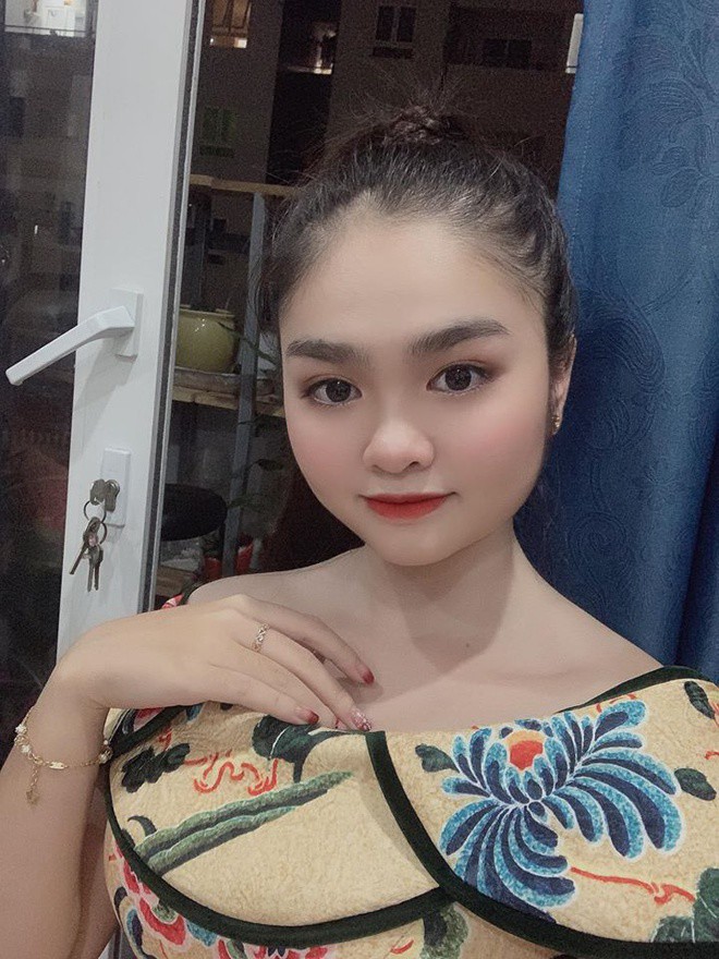 Tôi coi Phương Mỹ Chi như em gái và vẫn theo dõi những hoạt động, cuộc sống của Chi. Tôi cũng thấy vui khi em ấy vẫn giữ được sức hút, nhiều khán giả yêu mến. Mong rằng hai chị em sẽ sớm gặp nhau trong một chương trình âm nhạc hay sân khấu thời gian gần nhất - Thiện Nhân chia sẻ về mối quan hệ với Phương Mỹ Chi.