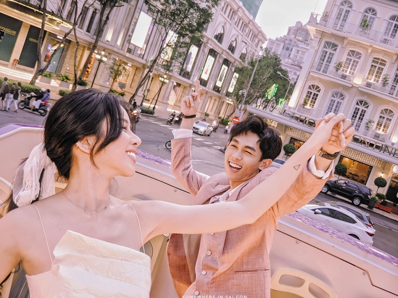 Cách đây vài tuần Hồng Thanh và Mie cũng bị nghi ngờ sắp cưới vì bộ ảnh ngọt lịm như album ảnh cưới.
