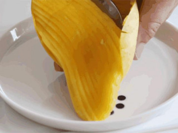 Ăn xoài nhiều năm bạn đã biết hết những cách gọt không bị bẩn tay của loại quả này chưa?