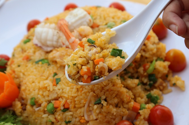 Cơm chiên hải sản ngon, cách làm đơn giản tại nhà ngon như ngoài quán - 5