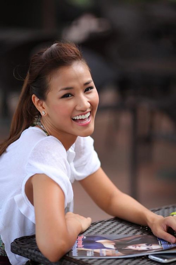 Nhan sắc thực sự sau khi nghiện thẩm mỹ của người đẹp không đội trời chung với Hồ Ngọc Hà - 1