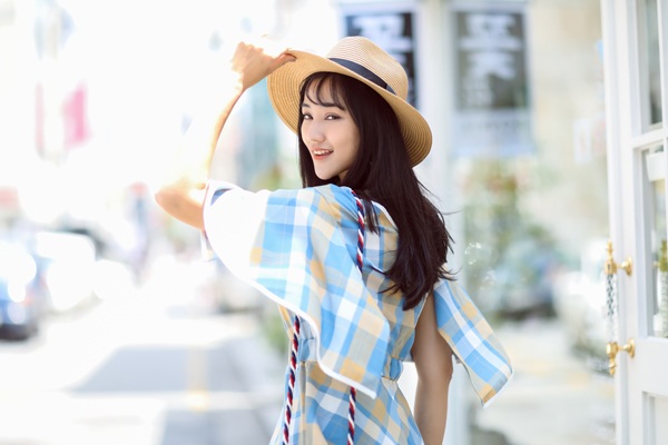 Nhan sắc thực sự sau khi nghiện thẩm mỹ của người đẹp không đội trời chung với Hồ Ngọc Hà - 4