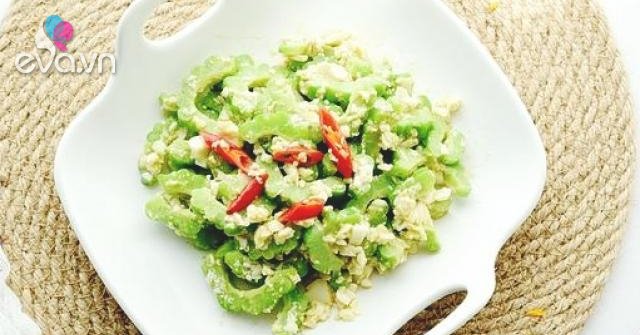 Mướp đắng xào kiểu này không đắng lại giòn ngon, xanh mướt, 2 phút là ăn được