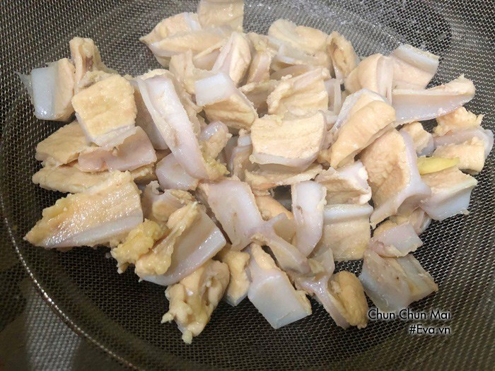 Mát trời làm sụn gà chiên nước mắm giòn ngon, đậm đà, cả nhà thi nhau lấy thêm cơm - 2