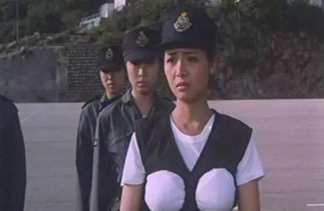 Từng mua bảo hiểm ngực 6 tỷ, siêu vòng 1 Hồng Kông nhường tài sản cho con riêng người tình - 3