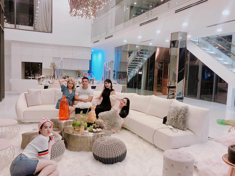 Khám phá nhiều amp;#34;ngóc ngáchamp;#34; trong căn biệt thự hơn 45 tỷ đồng của Ngọc Trinh - 5