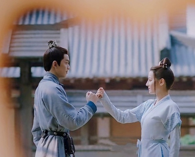 Tuổi ngang nhau, Dương Mịch bị chê amp;#34;yêu em traiamp;#34; còn Triệu Lệ Dĩnh trẻ hơn cả amp;#34;người tìnhamp;#34; 97 - 5