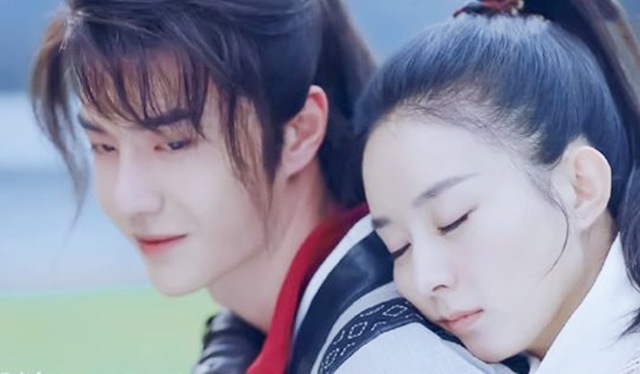 Tuổi ngang nhau, Dương Mịch bị chê amp;#34;yêu em traiamp;#34; còn Triệu Lệ Dĩnh trẻ hơn cả amp;#34;người tìnhamp;#34; 97 - 7