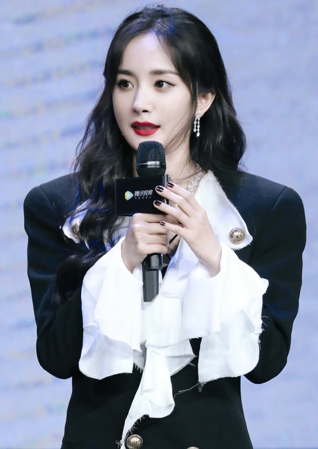 Tuổi ngang nhau, Dương Mịch bị chê amp;#34;yêu em traiamp;#34; còn Triệu Lệ Dĩnh trẻ hơn cả amp;#34;người tìnhamp;#34; 97 - 2