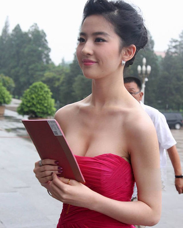 Cbiz có Lưu Diệc Phi, Vbiz có Midu: nhan sắc mong manh nhưng điểm này nở nang lấn át - 4