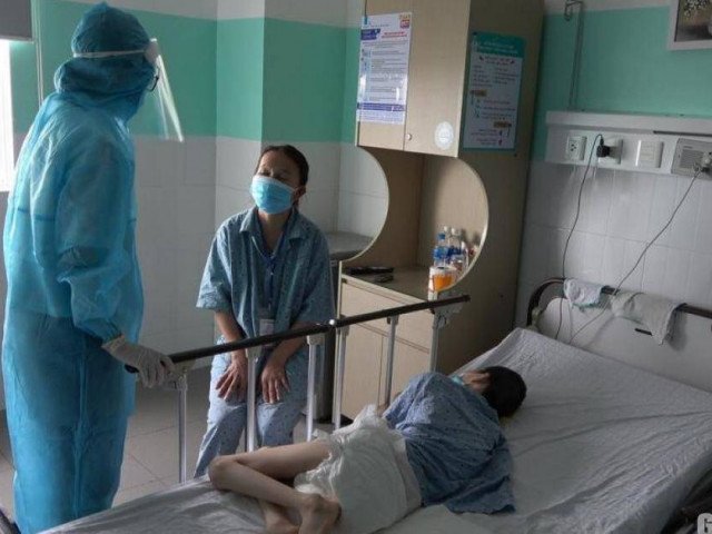 Trong khu cách ly đặc biệt của bệnh nhân nặng từ bệnh viện Đà Nẵng