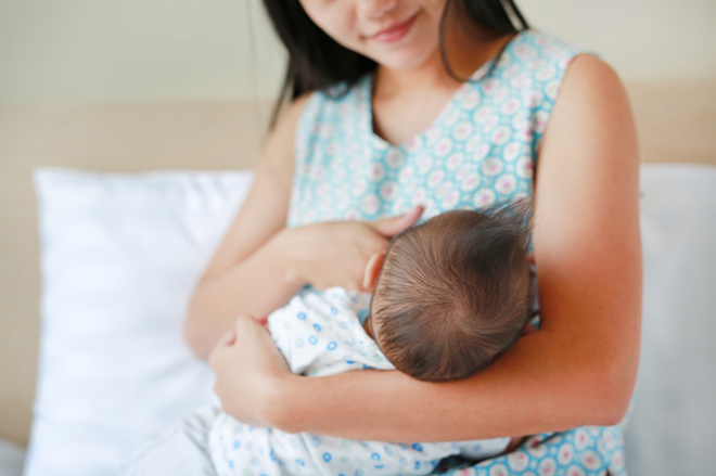 Sữa mẹ là nguồn dinh dưỡng tốt nhất cho con trong những năm tháng đầu đời