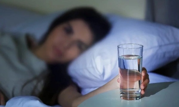 2 vật để cạnh giường khi ngủ quý hơn thuốc bổ, 4 vật cạnh giường ngang với thuốc độc - 6