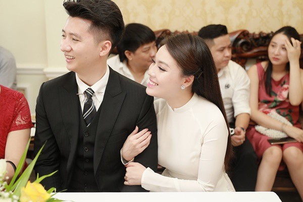 au ha my va 2 moi tinh "len bo xuong ruong": huy hon co pho, lay hotboy bi cam sung - 6