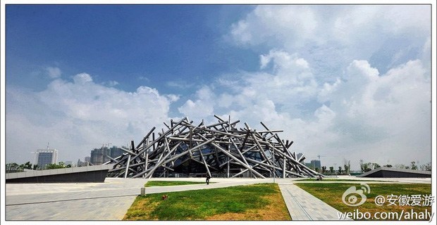 Thành phố sở hữu những tòa nhà kỳ quặc nhất thế giới nhưng lại bất ngờ hút khách du lịch - 7