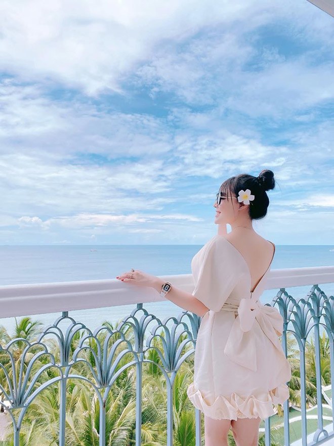 Tò mò gia thế khủng của Âu Hà My - giảng viên vừa tố chồng ngoại tình ầm ĩ MXH - 16