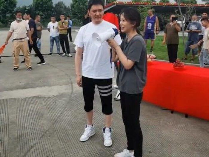 Triệu Lệ Dĩnh amp;#34;lên đời nhan sắcamp;#34; sau sinh, ông xã bị chê không xứng vì tóc bạc, amp;#34;bụng biaamp;#34; - 3