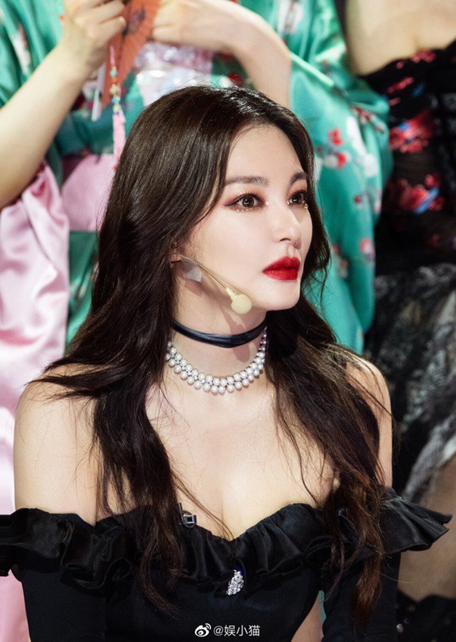 U40 đã 2 con, amp;#34;Song Hye Kyo Trung Quốcamp;#34; vẫn nuột nà, nhìn xuống chân mới amp;#34;lác mắtamp;#34; - 3