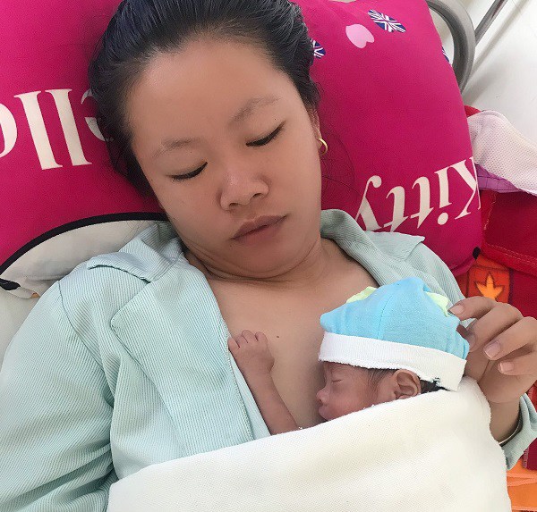 Lấy chồng 10 năm, người mẹ 3 lần mất con, lần thứ 4 sinh con chỉ nặng vỏn vẹn 1kg - 2