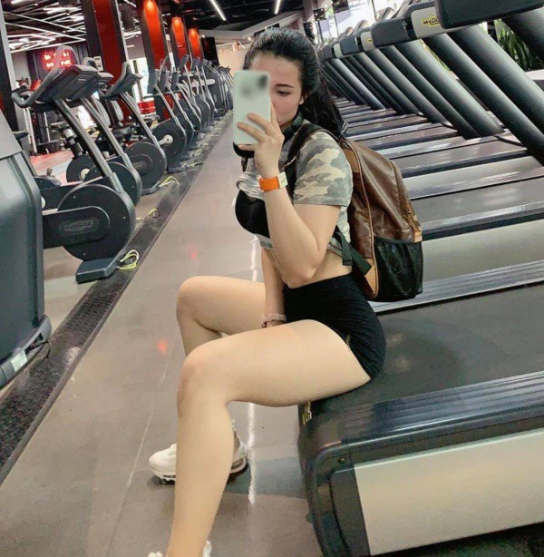 Đi tập gym mà diện áo quá mỏng, cô nàng không hay nội y bị lộ rõ mồn một - 9