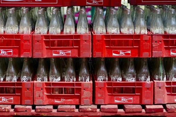 Hàng loạt người tử vong vì uống lon nước ngọt để giữa đường, suốt 43 năm không lời giải đáp - 5