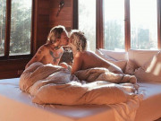 Làm mẹ - Bức ảnh bà mẹ làm "chuyện ấy" với chồng khi con trai ngay cạnh, dư luận nhìn đã đỏ mặt