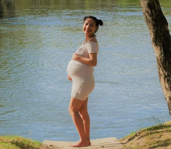 9X xinh đẹp đẻ con với chồng Úc hơn nhiều tuổi, bé lọt lòng không thở, không khóc - 9