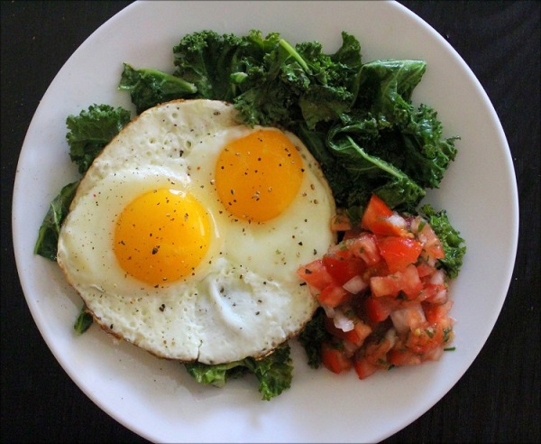 Cách làm trứng ốp la ăn với bánh mì ngon miệng cho bữa sáng - 2