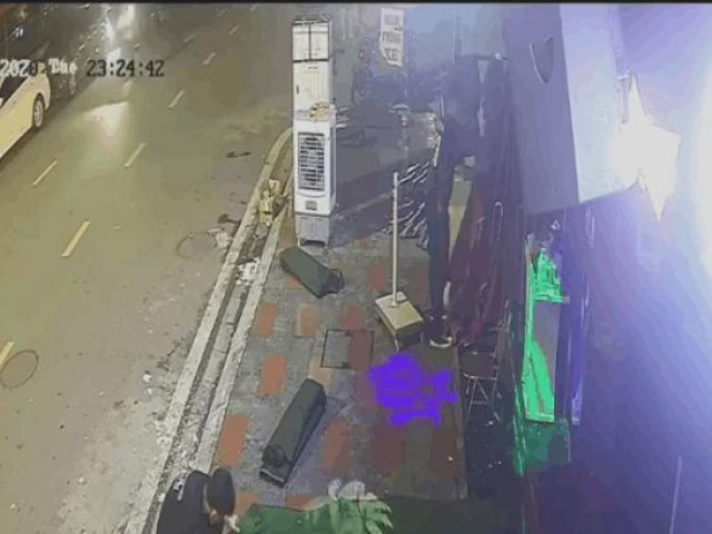 Clip Eva - Khoảnh khắc Lexus phóng tốc độ kinh hoàng, đâm hàng loạt ô tô trên phố Tam Bạc