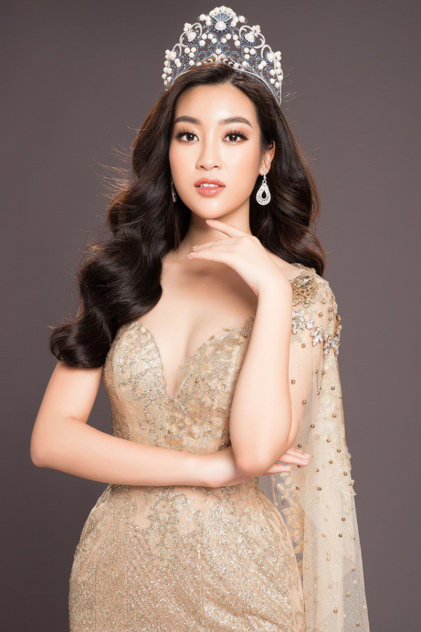 Fans của Đỗ Mỹ Linh đi thi Hoa hậu, nhan sắc, gu ăn mặc không hề thua kém thần tượng - 1