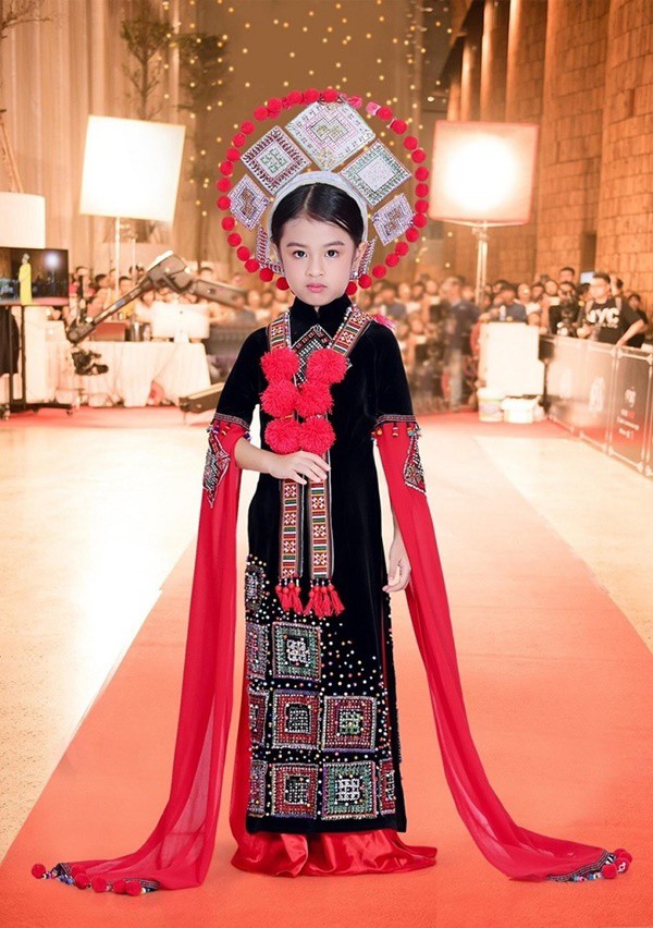 Cô bé lớp 1 cao 1m25 vượt 700km sang Thái Lan đăng quang Hoa hậu cấp châu lục - 13