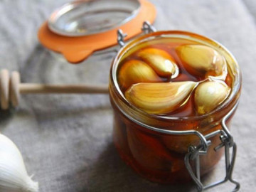 Tác dụng của tỏi ngâm mật ong mà ít người biết đến