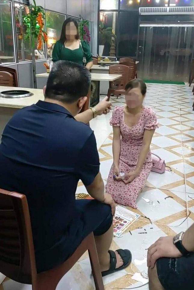 Chủ quán bắt cô gái quỳ xin lỗi vì chê đồ ăn mất vệ sinh khai gì? - 1