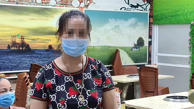 Tin tức 24h: Bất ngờ chân dung chủ quán nướng bắt cô gái quỳ xin lỗi vì chê đồ ăn - 3