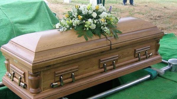 Chôn cất người ông xong xuôi, 1 ngày sau gia đình tá hỏa phát hiện sự thật - 1