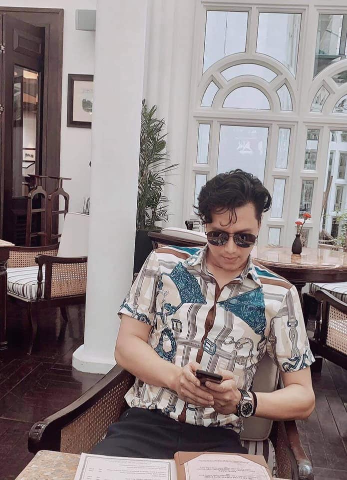 Hồng Diễm ăn vận sành điệu được Hồng Đăng ôm eo, ánh nhìn say đắm cả thập kỷ - 8