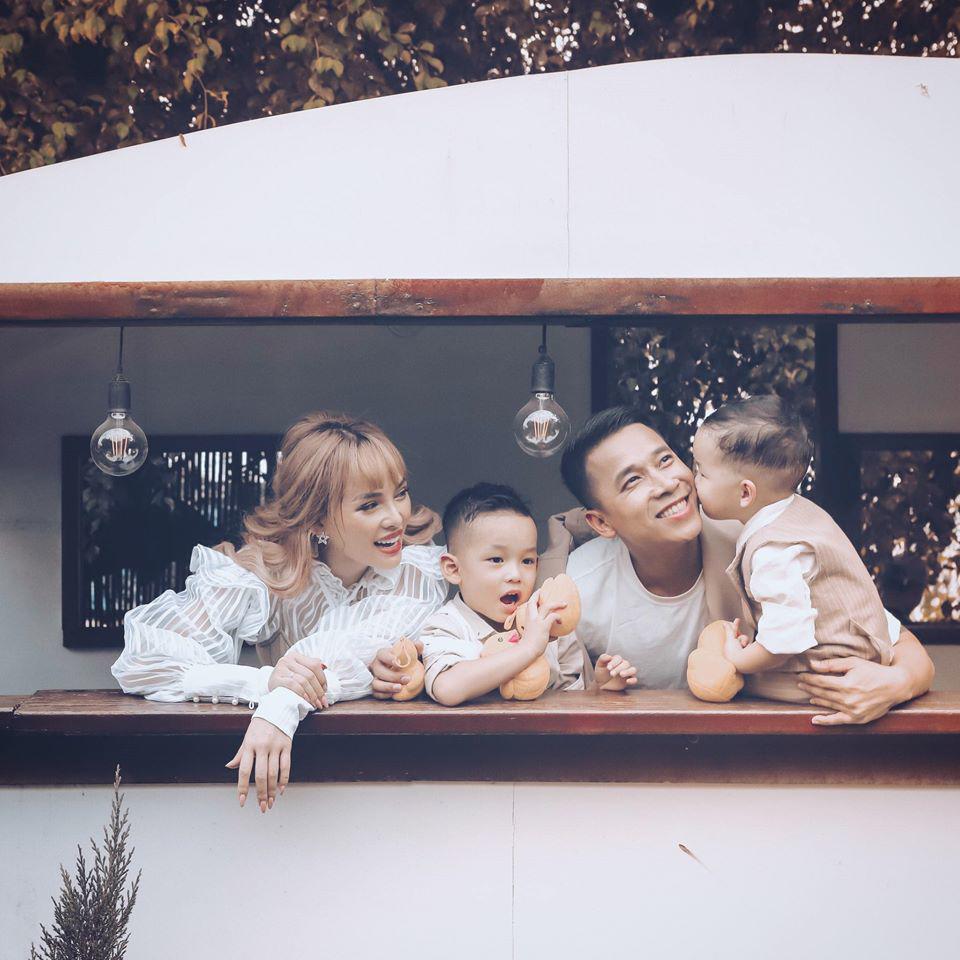 2 trai đẹp The Men làm bạn gái có bầu trước cưới, amp;#34;vungamp;#34; tiền đưa đi đẻ sang chảnh - 12