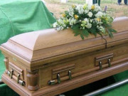 Tin tức - Chôn cất người ông xong xuôi, 1 ngày sau gia đình tá hỏa phát hiện sự thật